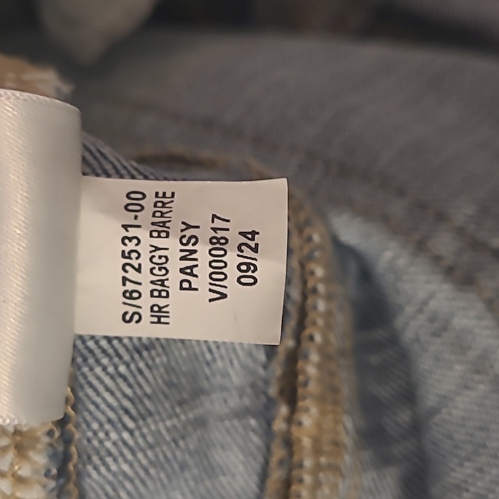 OLD NAVY BARREL LEG JEANS - Picture 6 of 8